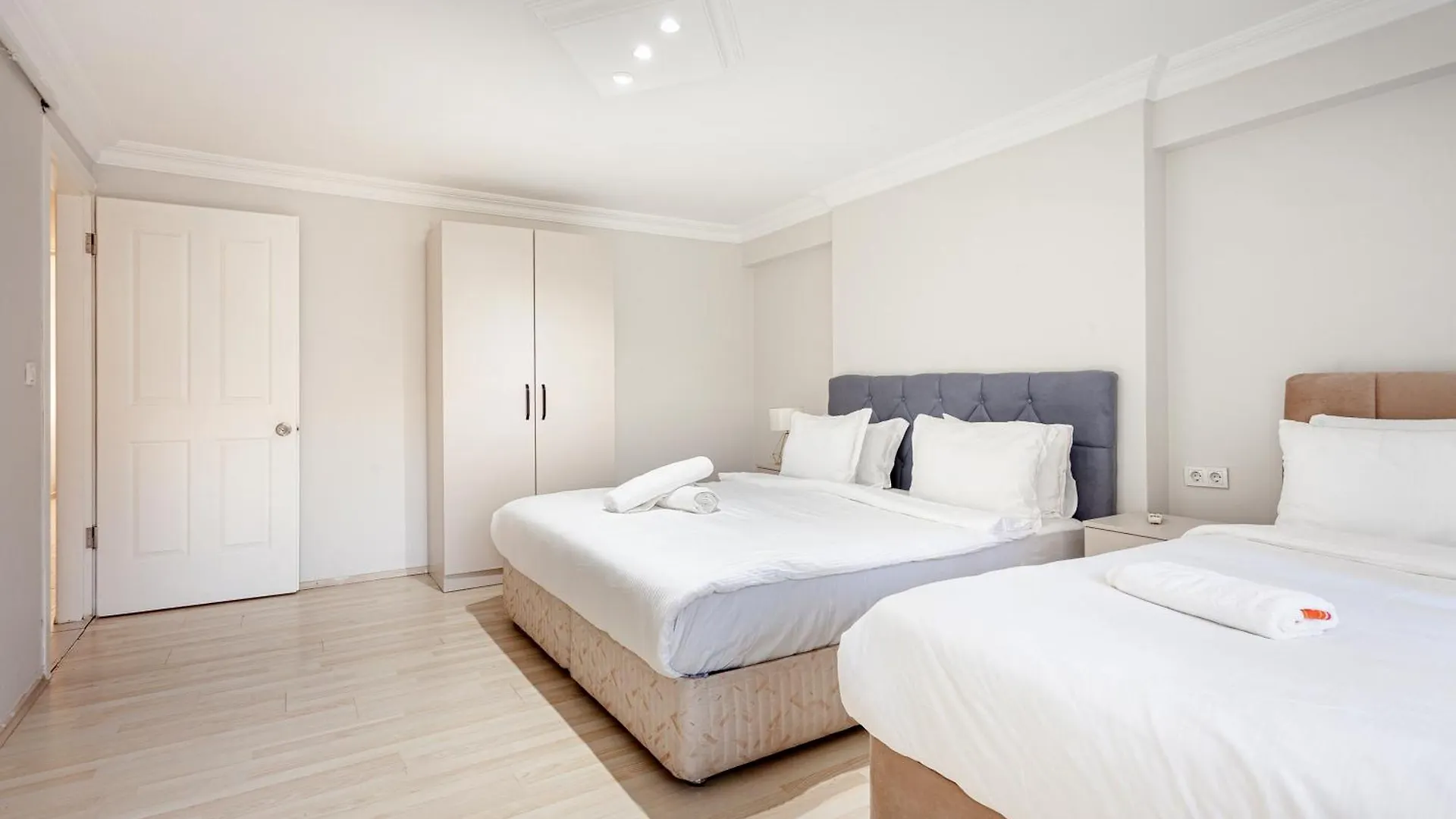 Charming Spacious 4 Big Rooms With Sweet King Beds Istanbul
