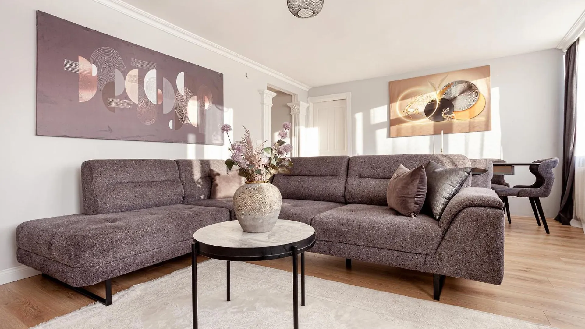 Charming Spacious 4 Big Rooms With Sweet King Beds イスタンブール アパート
