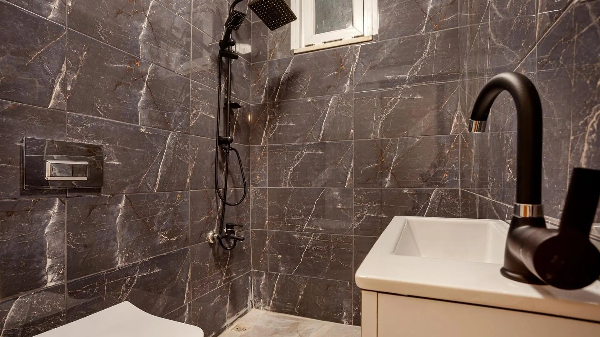 Charming Spacious 4 Big Rooms With Sweet King Beds Istambul 0*,  Turquie